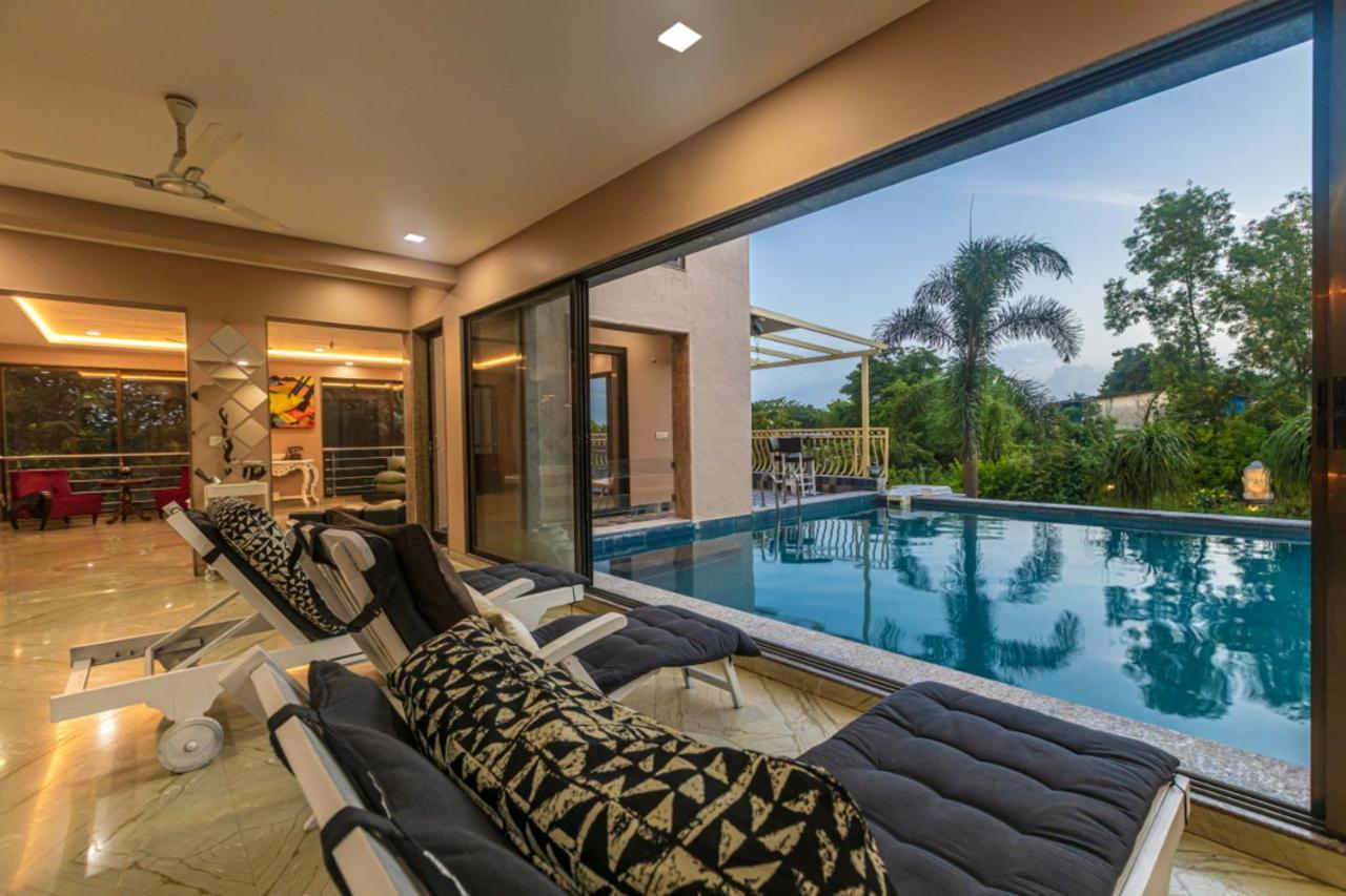 Saffronstays Aura, Alibaug - Luxury Pool Villa With A Game Room And Spacious Lawn Алибаг Экстерьер фото