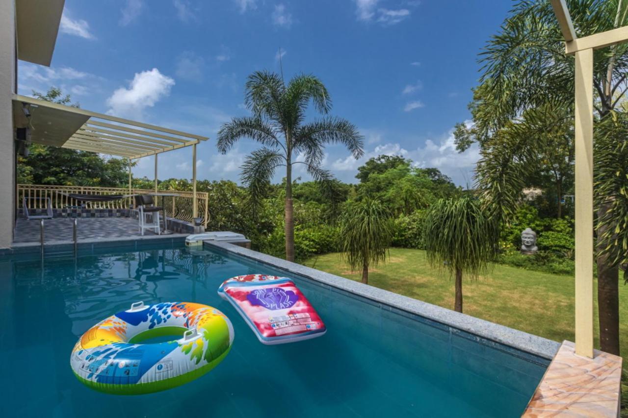 Saffronstays Aura, Alibaug - Luxury Pool Villa With A Game Room And Spacious Lawn Алибаг Экстерьер фото